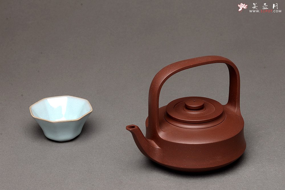 紫砂壶图片：钱建荷作品 全手经典提璧 精工典范 纯正底槽青 神韵犹存 - 宜兴紫砂壶网