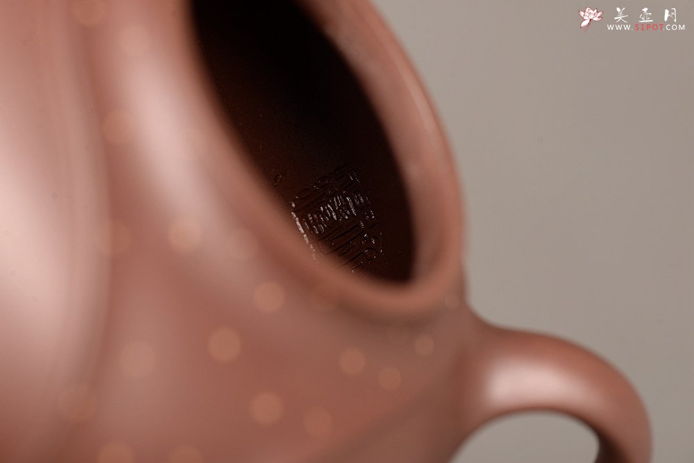 紫砂壶图片：徐正涛经典代表作 乙未冬全手作品  演绎经典传统 精工 龙带对壶 - 宜兴紫砂壶网