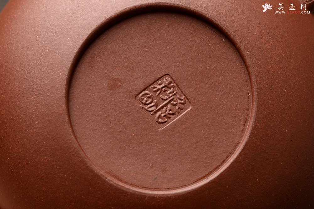 紫砂壶图片：扁翁设计 詹黎明全手制作 国师赵辉精心装饰 杀茶利器 卧云 - 宜兴紫砂壶网