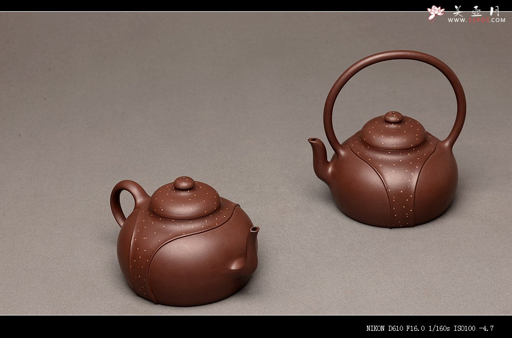 紫砂壶图片：徐正涛经典代表作 乙未冬全手作品  演绎经典传统 精工 龙带对壶 - 宜兴紫砂壶网