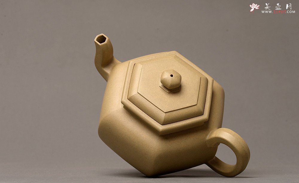 紫砂壶图片：优质本山段 型制精进 全手六方华樽 方器经典 俊秀耐品~工精 - 宜兴紫砂壶网