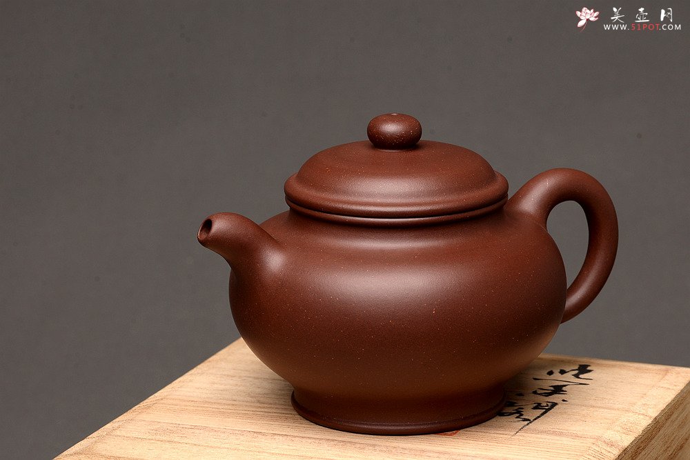 紫砂壶图片：国助工唐文新作 传统经典 厚重大气 掇只 - 宜兴紫砂壶网
