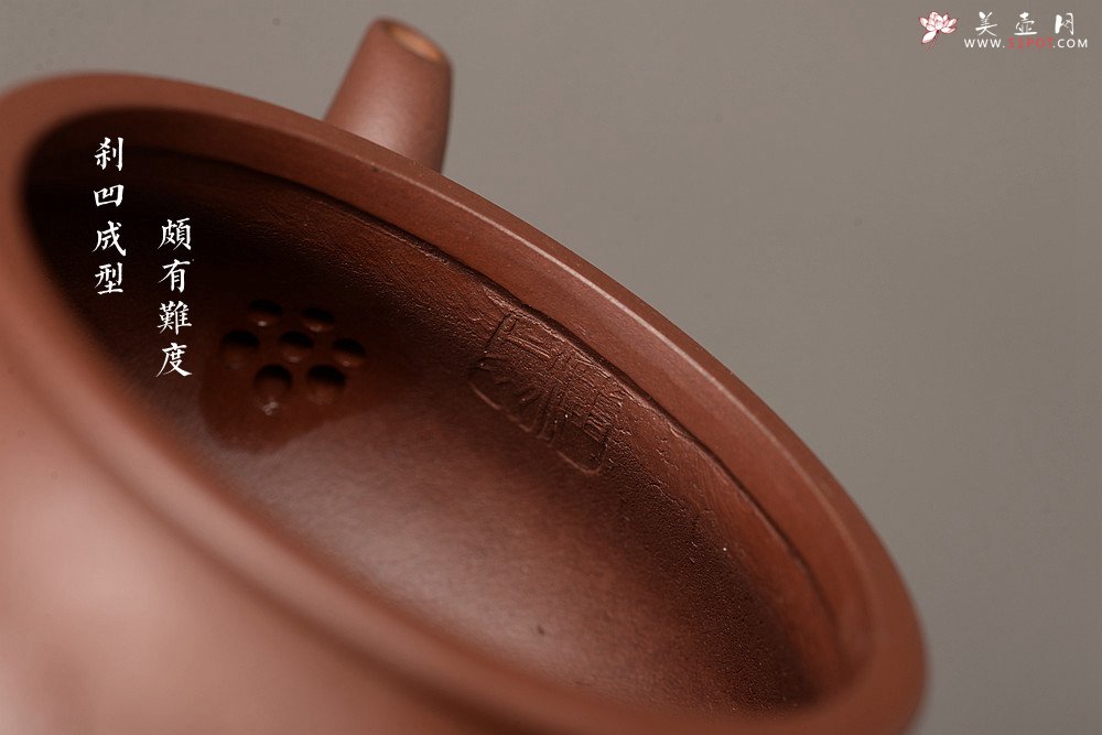 紫砂壶图片：潘丹初全手作品 送礼自用精品~ 优质老紫泥 竹韵桃丰 祝寿 - 宜兴紫砂壶网