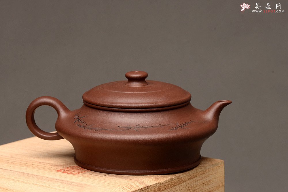 紫砂壶图片：吴杰全手新品 陆轶舟精心装饰 文雅秀气 全手虚扁 - 宜兴紫砂壶网