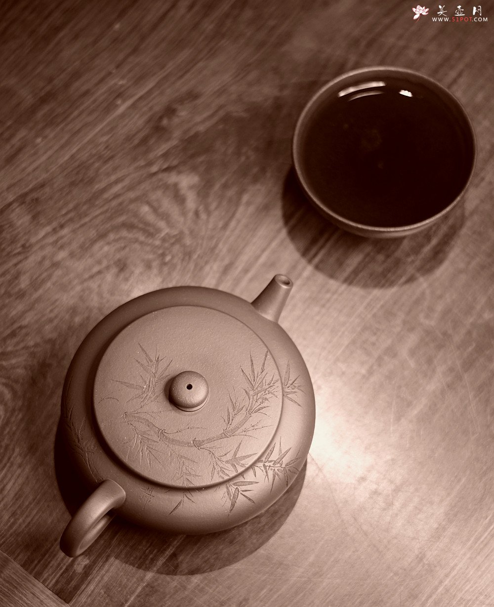 紫砂壶图片：扁翁设计 詹黎明全手制作 国师赵辉精心装饰 杀茶利器 卧云 - 宜兴紫砂壶网