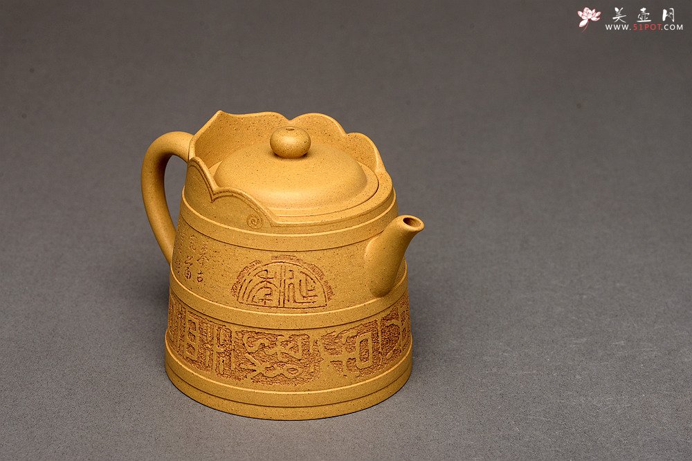 紫砂壶图片：于洪霞乙未冬作品  张听刚装饰 简古拙朴 做工精致 全手摹古僧帽 - 宜兴紫砂壶网