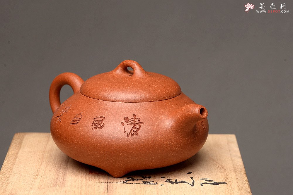 紫砂壶图片：文气十足 三足石瓢 降坡泥  - 宜兴紫砂壶网