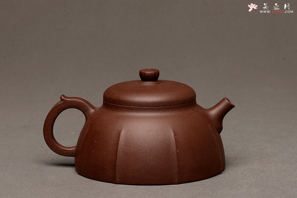 紫砂壶图片：周路健全手新作 线条流畅 稳重敦厚 难得老紫泥 印月 - 宜兴紫砂壶网