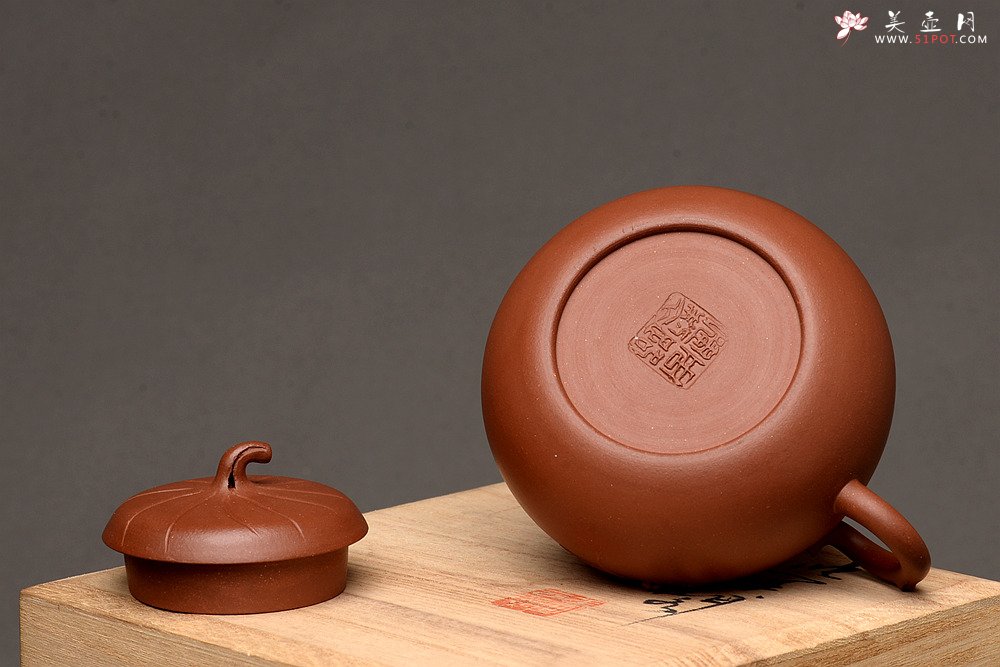 紫砂壶图片：周路健全手新作 贴塑花器 飘逸 雅致 秋硕 - 宜兴紫砂壶网