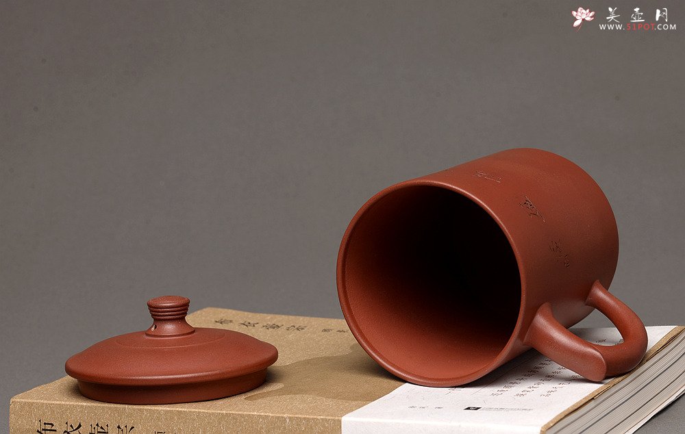 紫砂壶图片：格调雅玩 陆轶舟老师精刻~梅 兰 竹 好料盖杯  - 宜兴紫砂壶网