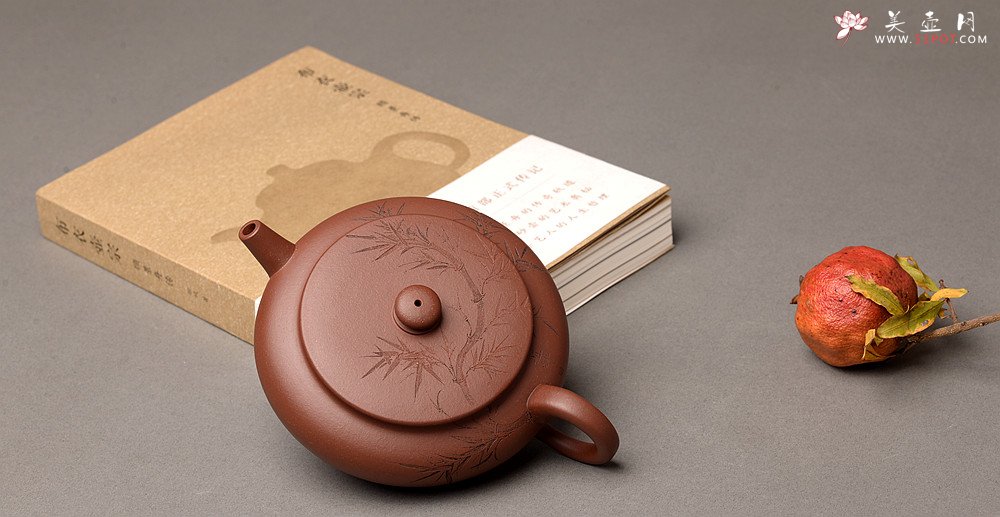 紫砂壶图片：扁翁设计 詹黎明全手制作 国师赵辉精心装饰 杀茶利器 卧云 - 宜兴紫砂壶网