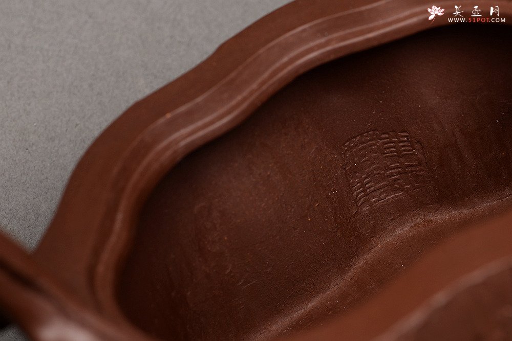 紫砂壶图片：单志萍老师新品 精品全手提梁梅桩 难度大 立体梅花~精神喜庆 - 宜兴紫砂壶网