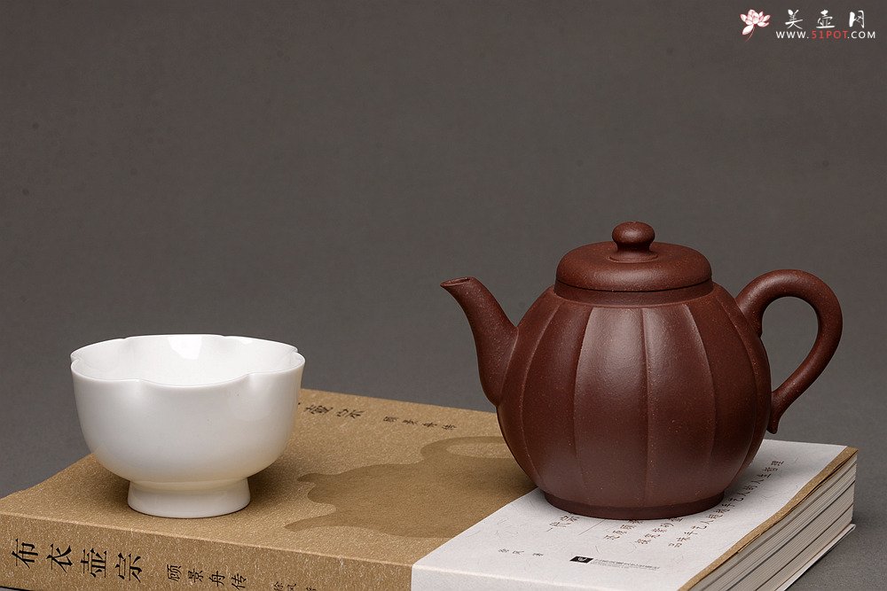 紫砂壶图片：周斌全手工新作难度极大 肌肉男o(∩_∩)o 全手筋纹秋蕾 原矿老紫泥 - 宜兴紫砂壶网