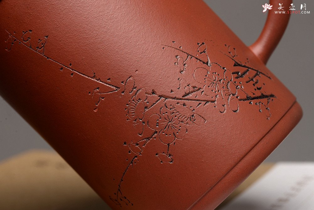 紫砂壶图片：格调雅玩 陆轶舟老师精刻~梅 兰 竹 好料盖杯  - 宜兴紫砂壶网