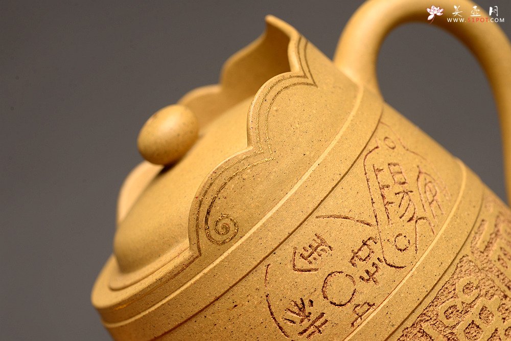 紫砂壶图片：于洪霞乙未冬作品  张听刚装饰 简古拙朴 做工精致 全手摹古僧帽 - 宜兴紫砂壶网