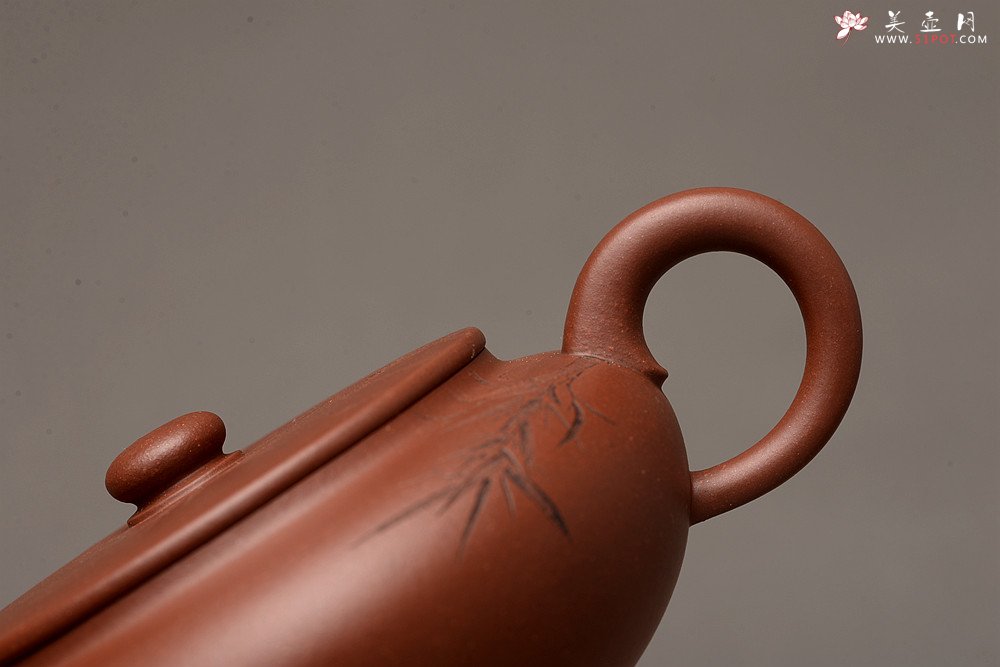 紫砂壶图片：扁翁设计 詹黎明全手制作 国师赵辉精心装饰 杀茶利器 卧云 - 宜兴紫砂壶网