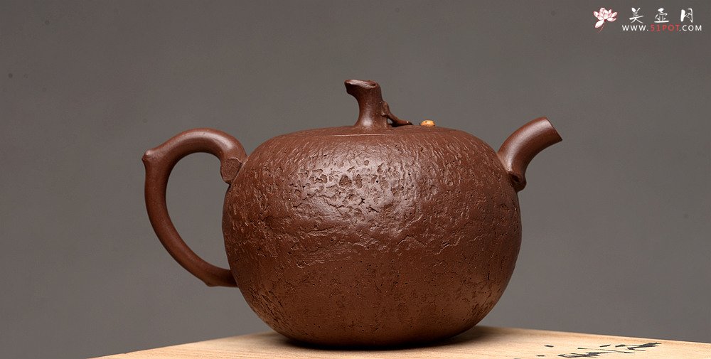 紫砂壶图片：潘丹初乙未冬末全手新作 酣畅淋漓的花货手法 秀雅得趣 秋色 - 宜兴紫砂壶网