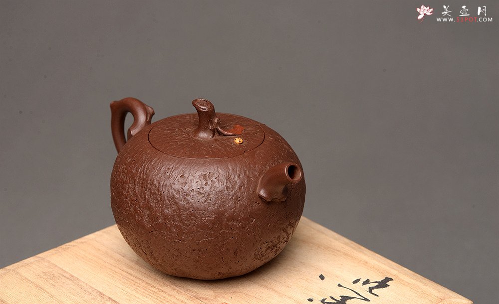 紫砂壶图片：潘丹初乙未冬末全手新作 酣畅淋漓的花货手法 秀雅得趣 秋色 - 宜兴紫砂壶网