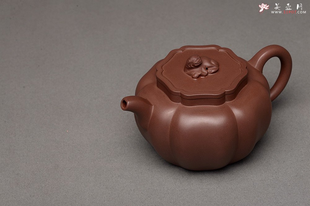 紫砂壶图片：酒虎全手 乙未冬精品佳作 做工精致 狮球二式 推荐~ 优质紫泥 - 宜兴紫砂壶网