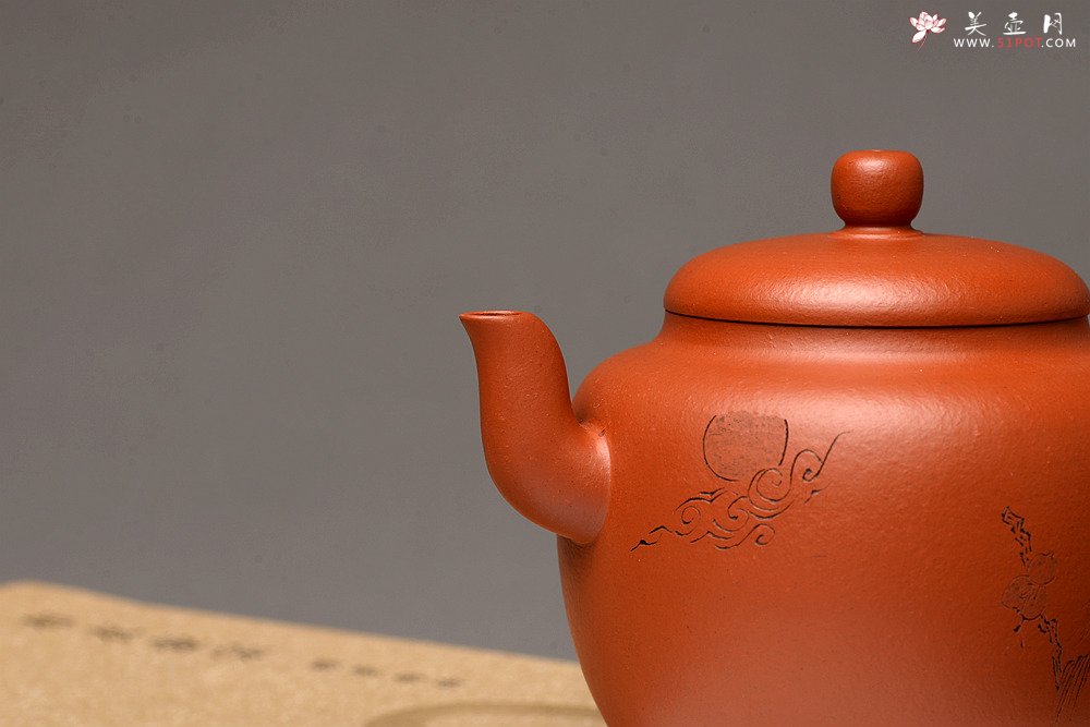紫砂壶图片：徐亚春新品 优质朱泥 全手隐月 游心堂主人装饰 实用佳品 - 宜兴紫砂壶网