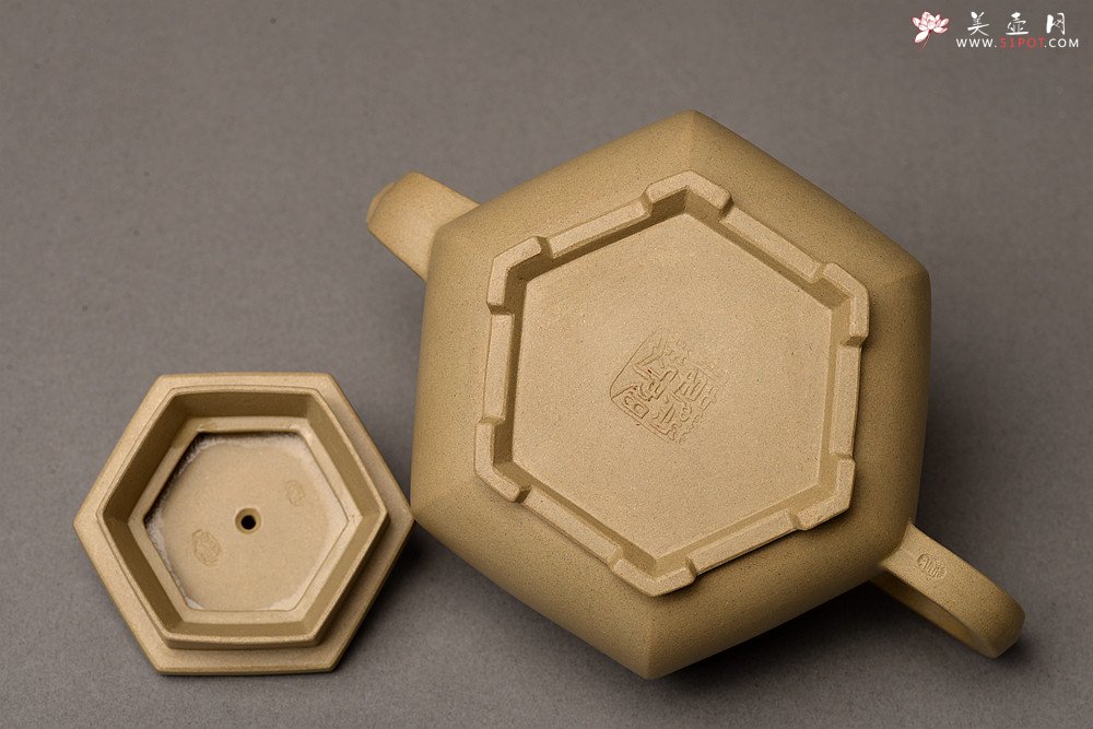 紫砂壶图片：优质本山段 型制精进 全手六方华樽 方器经典 俊秀耐品~工精 - 宜兴紫砂壶网