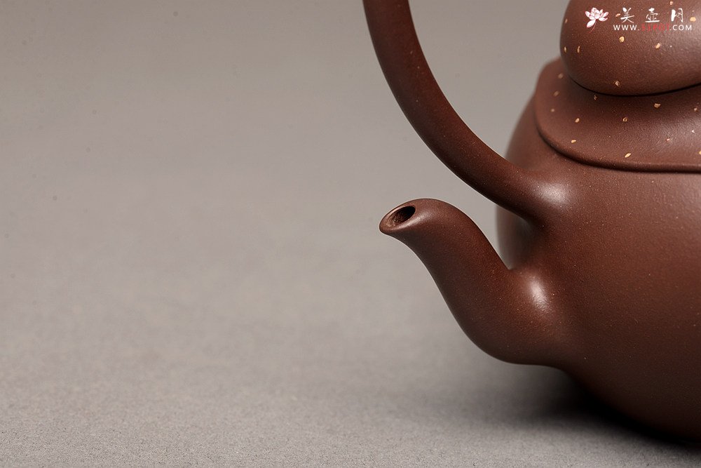紫砂壶图片：徐正涛经典代表作 乙未冬全手作品  演绎经典传统 精工 龙带对壶 - 宜兴紫砂壶网