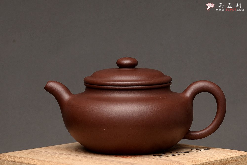 紫砂壶图片：极品老紫泥 端庄周正 传统经典 全手仿古 做工精致 - 宜兴紫砂壶网