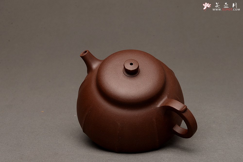 紫砂壶图片：周路健全手新作 线条流畅 稳重敦厚 难得老紫泥 印月 - 宜兴紫砂壶网