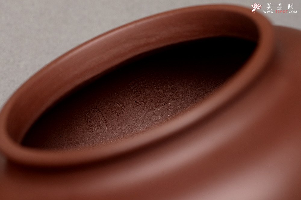 紫砂壶图片：极品老紫泥 端庄周正 传统经典 全手仿古 做工精致 - 宜兴紫砂壶网