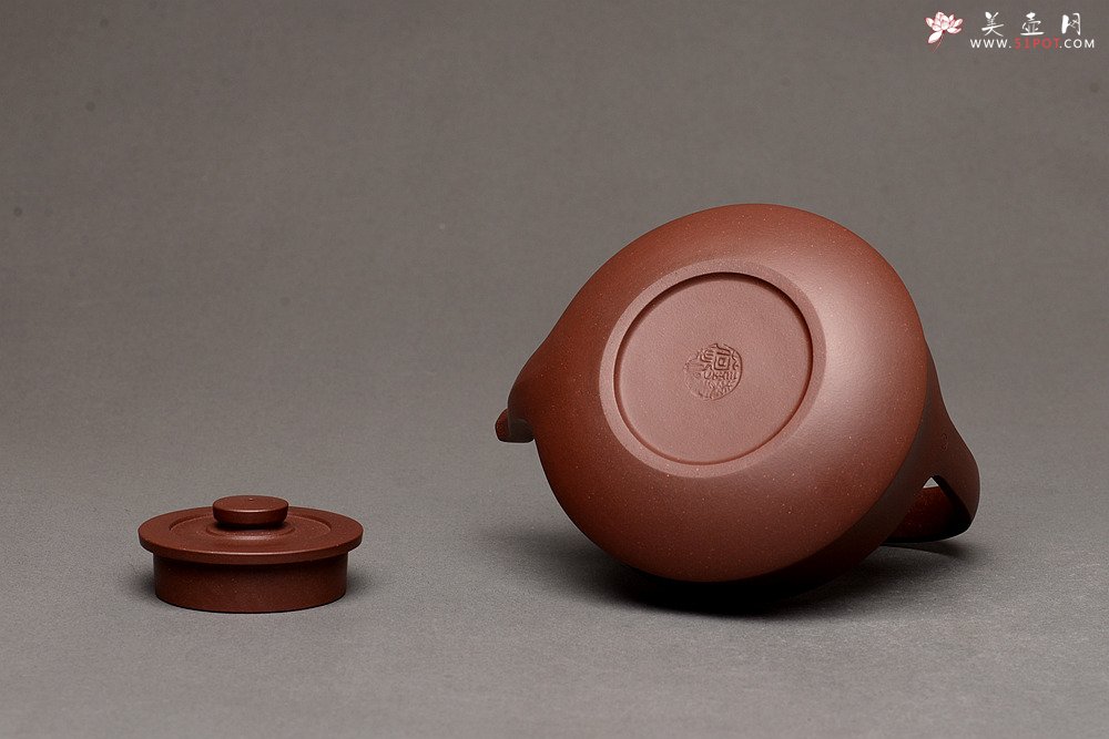 紫砂壶图片：钱建荷作品 全手经典提璧 精工典范 纯正底槽青 神韵犹存 - 宜兴紫砂壶网