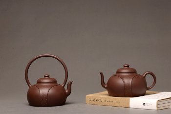 紫砂壶图片：徐正涛经典代表作 乙未冬全手作品  演绎经典传统 精工 龙带对壶 - 宜兴紫砂壶网