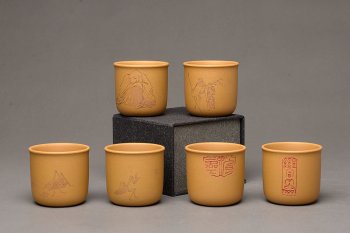 紫砂壶图片：美壶特惠 游心堂主人和知秋合作精刻 高档套组杯 6个一组 送礼自玩佳品~ - 宜兴紫砂壶网