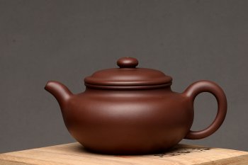 紫砂壶图片：极品老紫泥 端庄周正 传统经典 全手仿古 做工精致 - 宜兴紫砂壶网