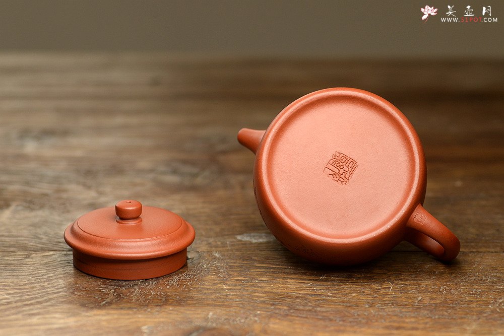 紫砂壶图片：国工师张云熙作品 温文尔雅 德中 传统经典 - 宜兴紫砂壶网