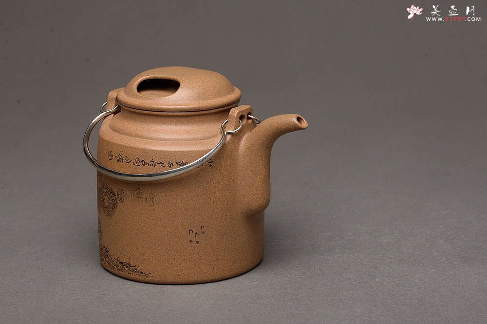 紫砂壶图片：李彦雄精刻山水 饱满匀称 挺拔高俊 全手牛盖洋桶 气韵十足 - 宜兴紫砂壶网