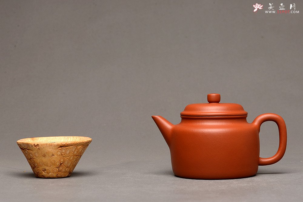 紫砂壶图片：徐亚春作品 经典实用 优质朱泥 德中 仅此一把 - 宜兴紫砂壶网