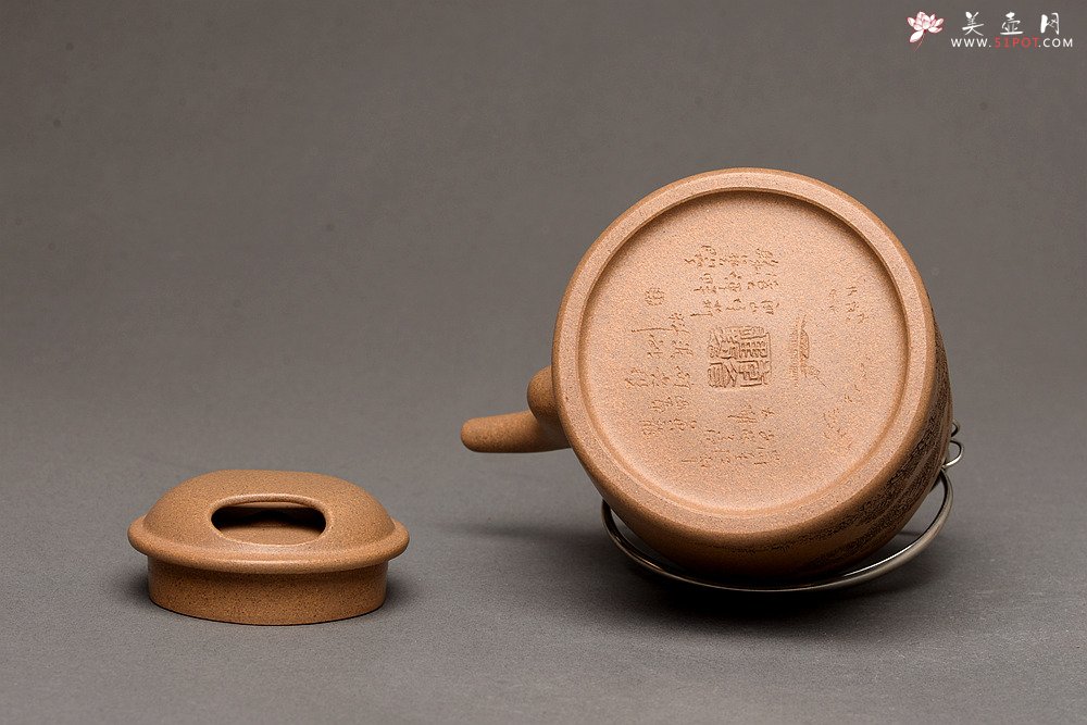 紫砂壶图片：李彦雄精刻山水 饱满匀称 挺拔高俊 全手牛盖洋桶 气韵十足 - 宜兴紫砂壶网