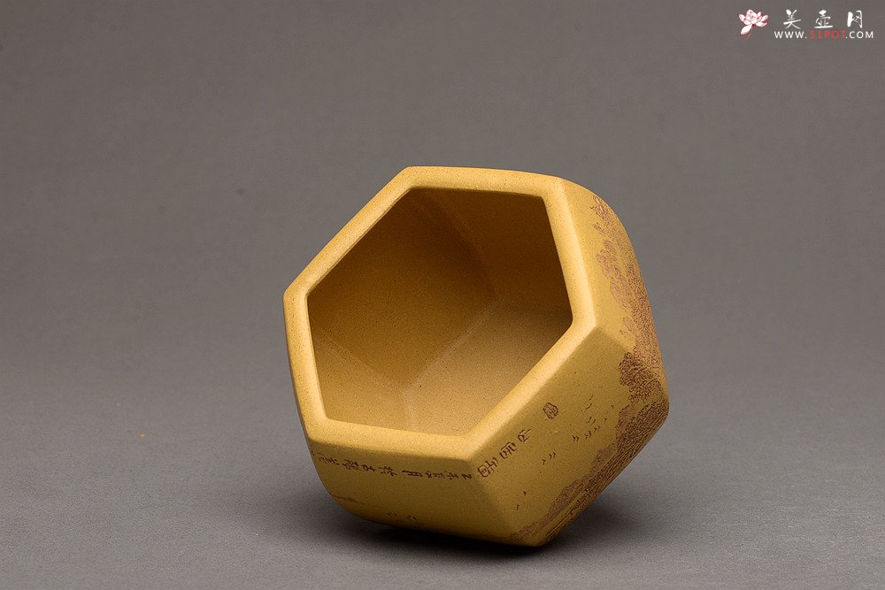 紫砂壶图片：李彦雄精刻山水~全手六方水盂 笔洗  把玩精品 - 宜兴紫砂壶网