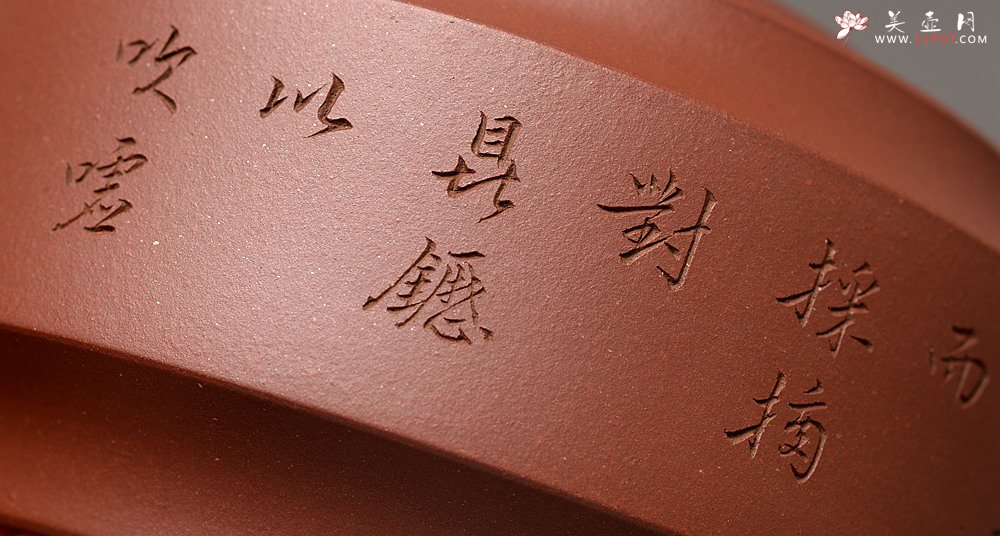 紫砂壶图片：万阗阗丙申年初春新品 精品中的精品 大气精工 国师和石双刀装饰 全手汉君 顶级底槽青 - 宜兴紫砂壶网