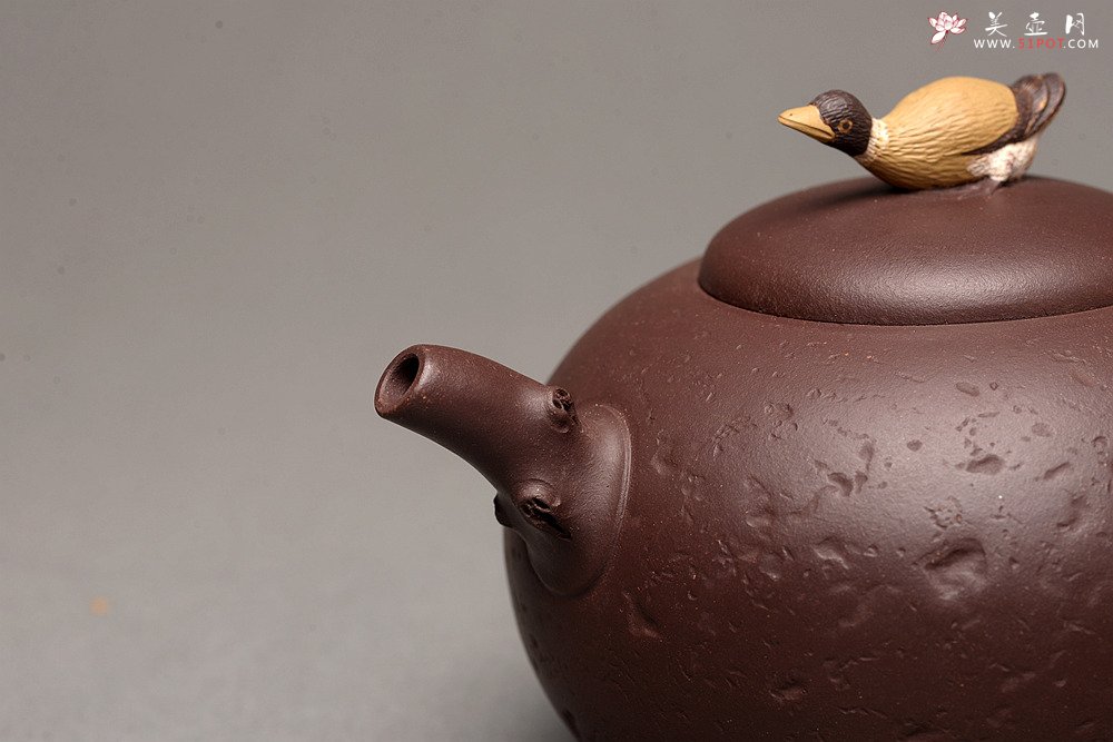 紫砂壶图片：诗情画意 春江水暖鸭先知 孙伟强张新亚原创作品 玩味不绝 - 宜兴紫砂壶网