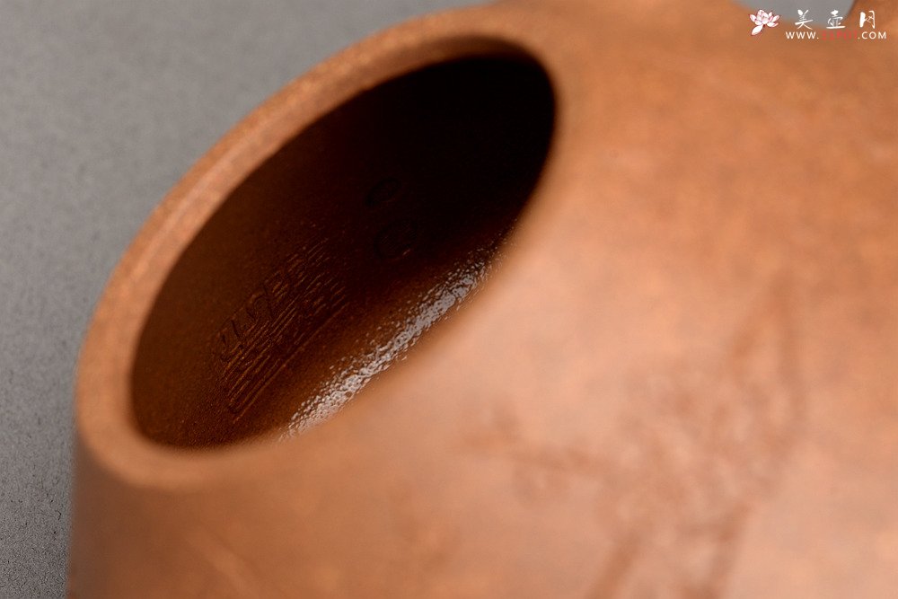 紫砂壶图片：器形周正 文气全手石瓢 骨肉均挺之精品 - 宜兴紫砂壶网