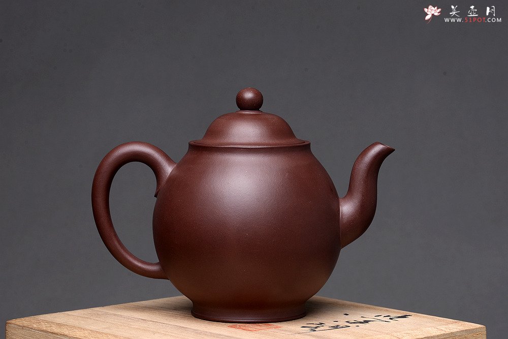 紫砂壶图片：婀娜多姿 柔美秀雅  全手高灯 精品老紫泥 - 宜兴紫砂壶网