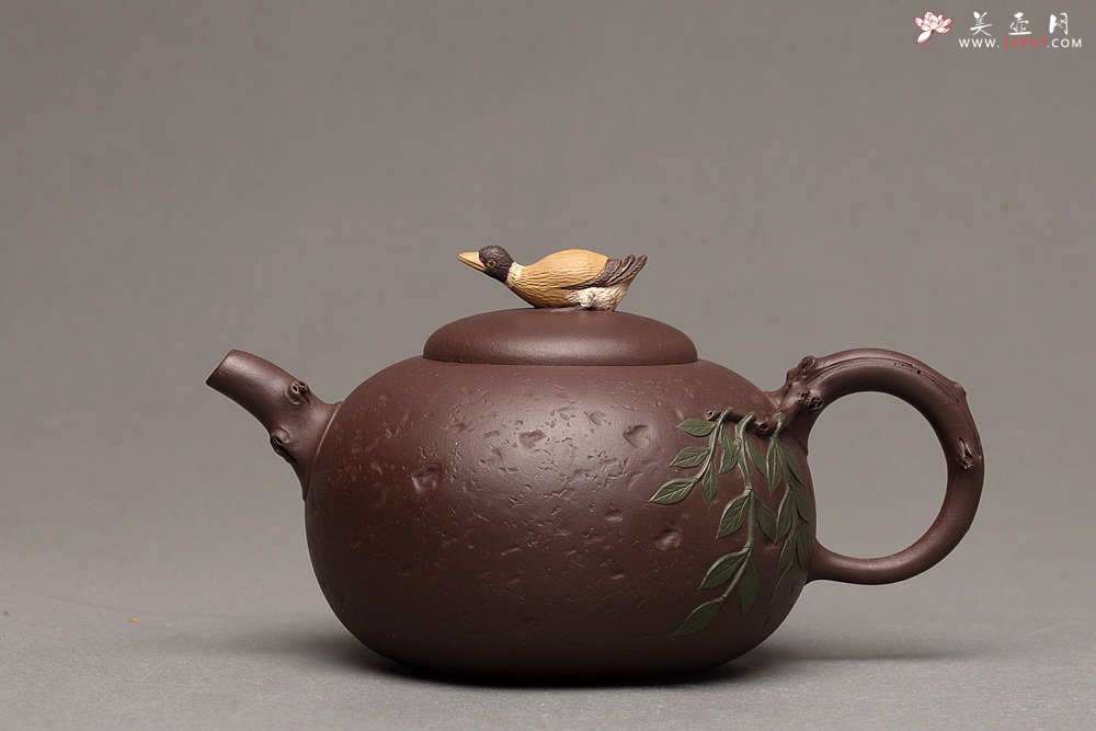 紫砂壶图片：诗情画意 春江水暖鸭先知 孙伟强张新亚原创作品 玩味不绝 - 宜兴紫砂壶网