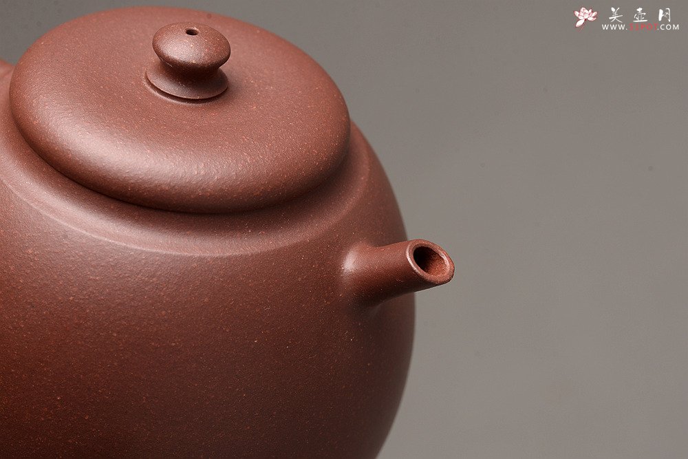 紫砂壶图片：美壶特惠 俞欣荣新品 经典之作 钢管直流~独孔 古拙有味 盉式茗壶  - 宜兴紫砂壶网