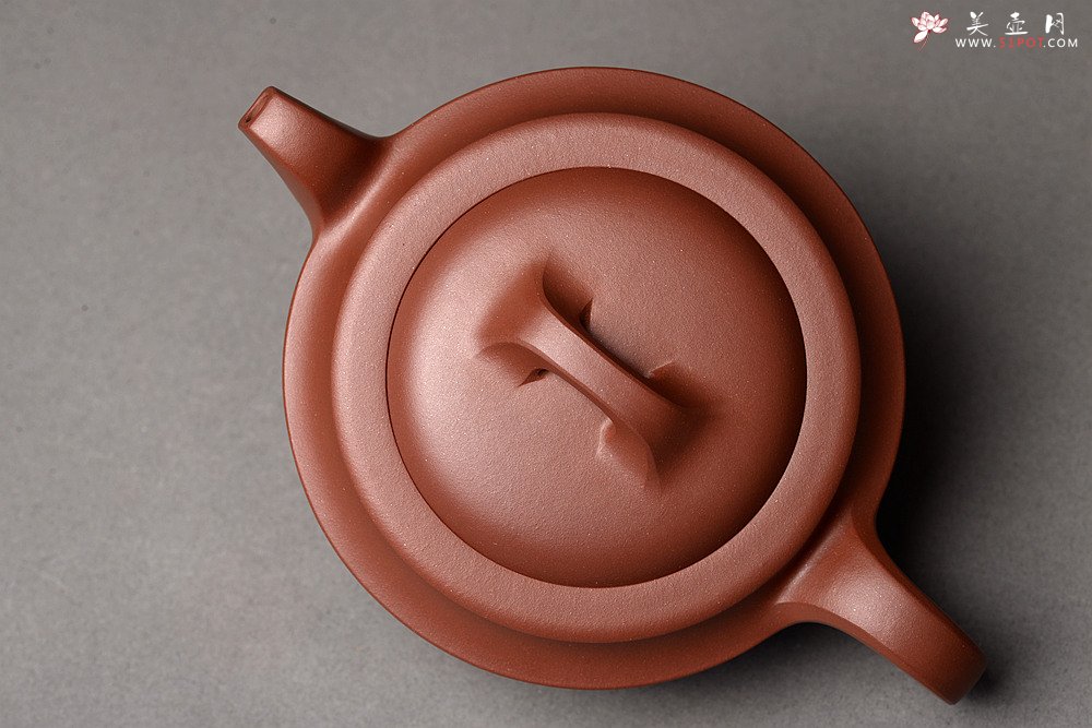 紫砂壶图片：万阗阗丙申年初春新品 精品中的精品 大气精工 国师和石双刀装饰 全手汉君 顶级底槽青 - 宜兴紫砂壶网