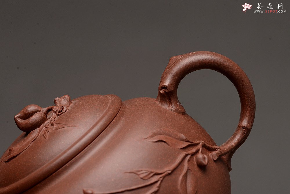 紫砂壶图片：潘丹初全手力作 沉稳敦厚不失拙趣 吉祥深深 蟠桃 - 宜兴紫砂壶网