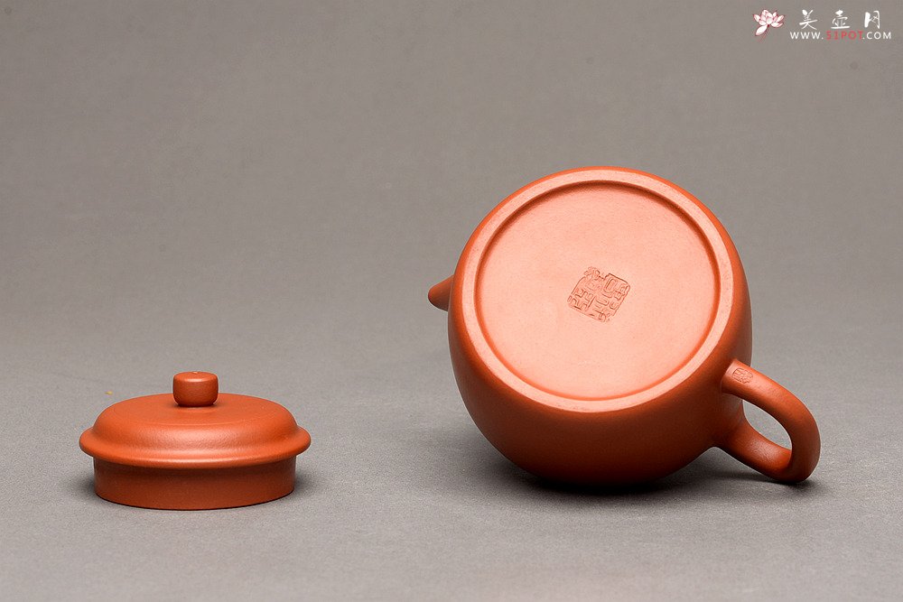 紫砂壶图片：徐亚春作品 经典实用 优质朱泥 德中 仅此一把 - 宜兴紫砂壶网