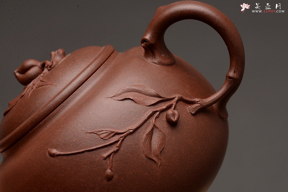 紫砂壶图片：潘丹初全手力作 沉稳敦厚不失拙趣 吉祥深深 蟠桃 - 宜兴紫砂壶网