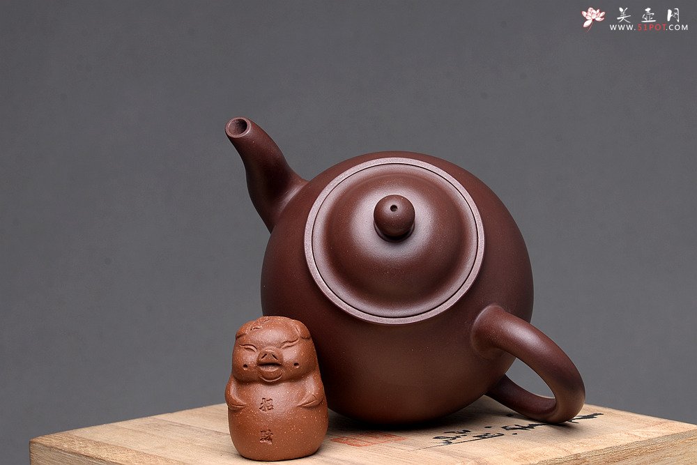 紫砂壶图片：婀娜多姿 柔美秀雅  全手高灯 精品老紫泥 - 宜兴紫砂壶网