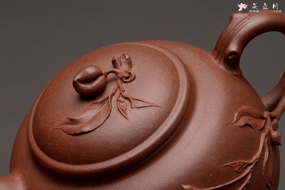 紫砂壶图片：潘丹初全手力作 沉稳敦厚不失拙趣 吉祥深深 蟠桃 - 宜兴紫砂壶网
